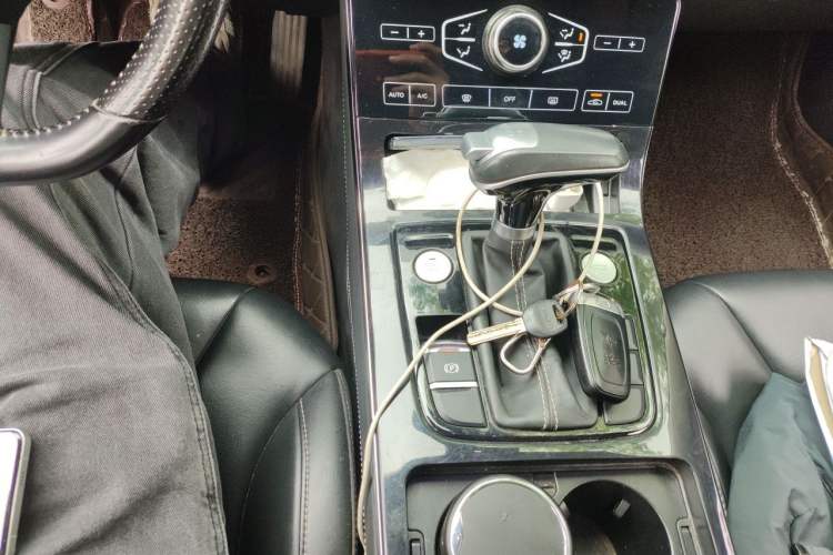Used Hongqi H5 2019 30TD Dynamic Edition Gear Lever