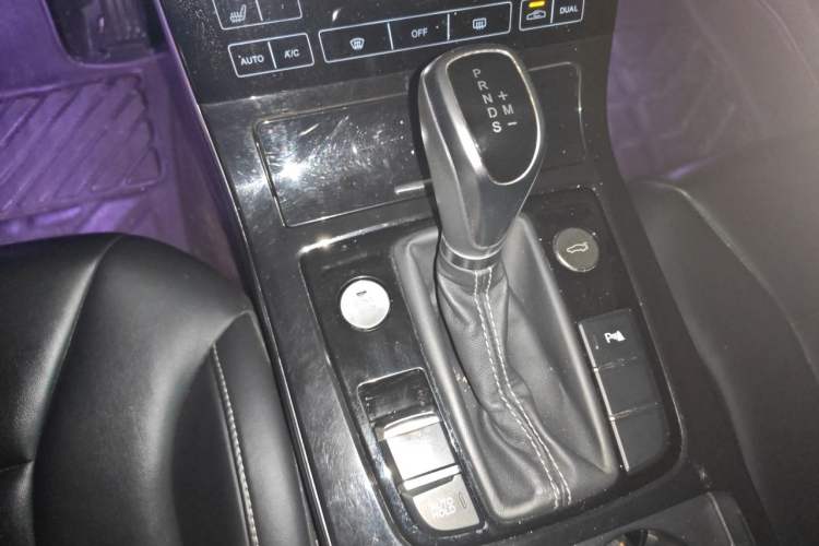 Used Hongqi H5 2019 30TD Smart Connect Dynamic Edition Gear Lever