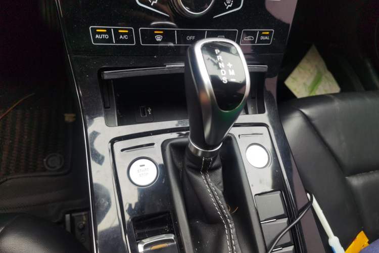 Used Hongqi H5 2019 30TD Dynamic Edition Gear Lever