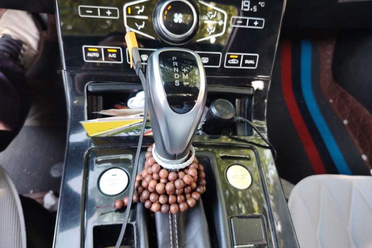 Used Hongqi H5 2019 30TD Dynamic Edition Gear Lever