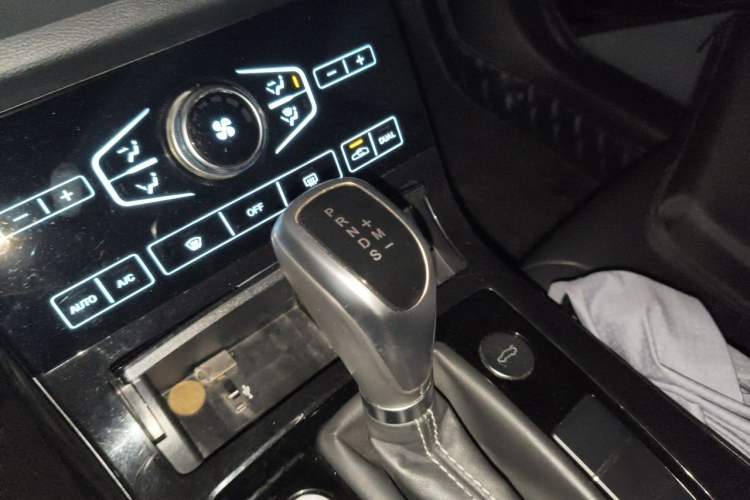 Used Hongqi H5 2019 30TD Dynamic Edition Gear Lever