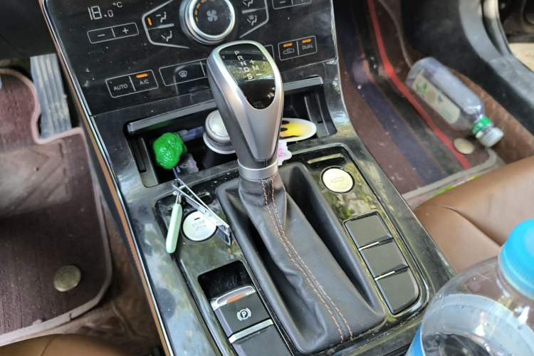 Used Hongqi H5 2019 30TD Dynamic Edition Gear Lever
