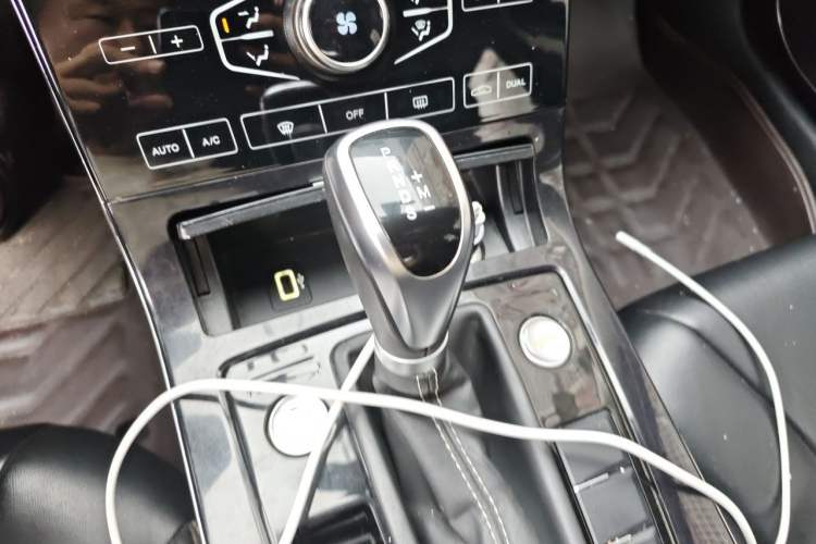 Used Hongqi H5 2019 30TD Dynamic Edition Gear Lever