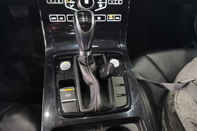 Used Hongqi H5 2019 30TD Dynamic Edition Gear Lever