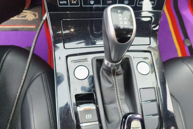 Used Hongqi H5 2019 30TD Dynamic Edition Gear Lever