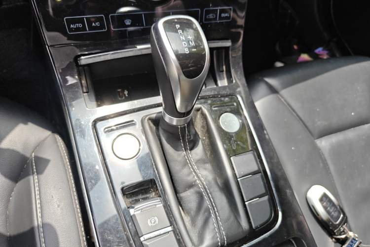 Used Hongqi H5 2019 30TD Dynamic Edition Gear Lever