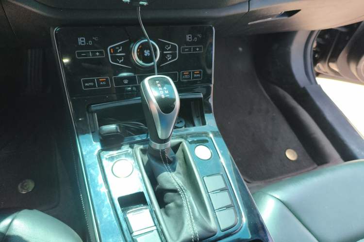 Used Hongqi H5 2019 30TD Dynamic Edition Gear Lever