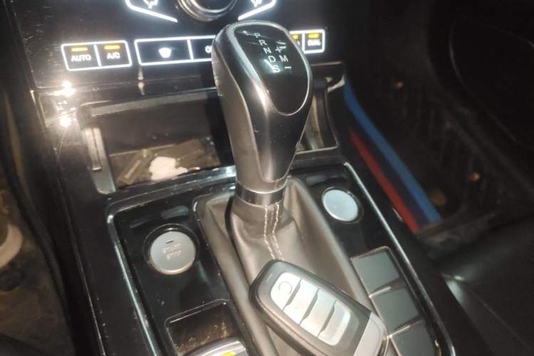 Used Hongqi H5 2019 30TD Dynamic Edition Gear Lever