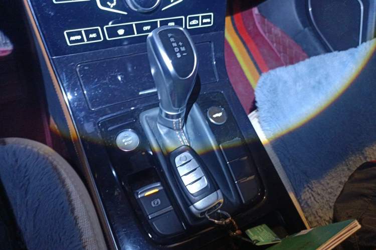 Used Hongqi H5 2019 30TD Dynamic Edition Gear Lever