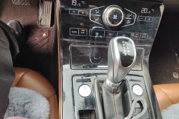 Used Hongqi H5 2019 30TD Dynamic Edition Gear Lever
