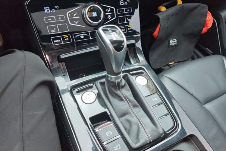Used Hongqi H5 2019 30TD Smart Connect Dynamic Edition Gear Lever