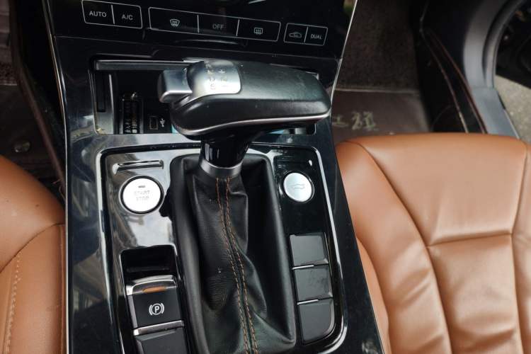 Used Hongqi H5 2019 30TD Smart Connect Dynamic Edition Gear Lever