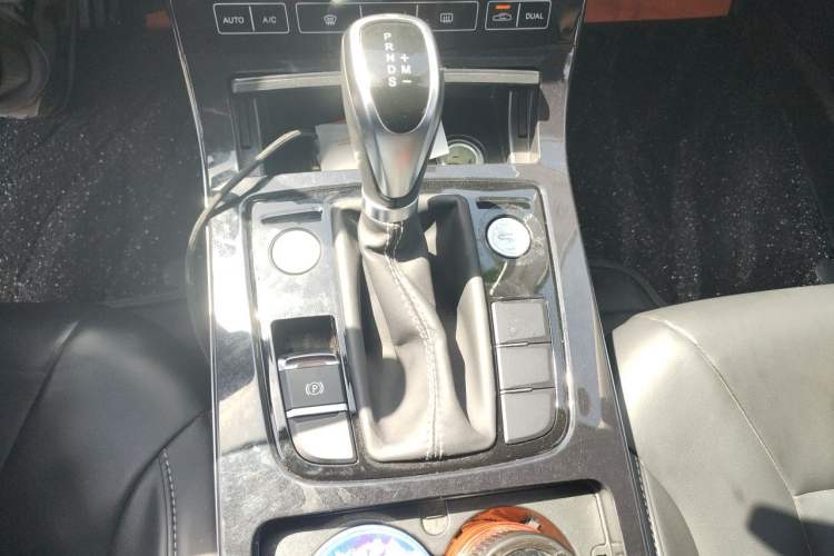 Used Hongqi H5 2019 30TD Dynamic Edition Gear Lever