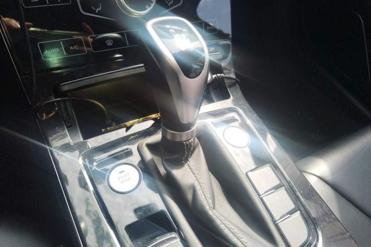 Used Hongqi H5 2019 30TD Dynamic Edition Gear Lever
