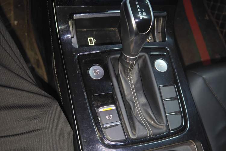 Used Hongqi H5 2019 30TD Dynamic Edition Gear Lever