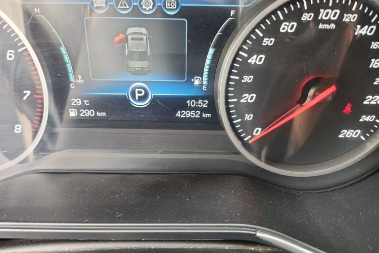 Used Hongqi H5 2019 30TD Dynamic Edition Odometer Close Up