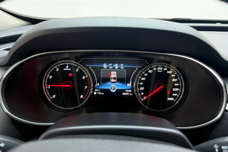Used Hongqi H5 2019 30TD Dynamic Edition Odometer Close Up