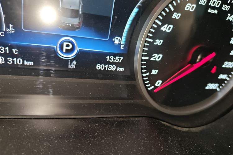 Used Hongqi H5 2019 30TD Dynamic Edition Odometer Close Up