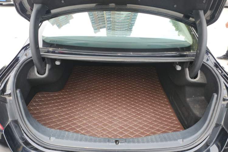 Used Hongqi H5 2019 30TD Dynamic Edition Trunk