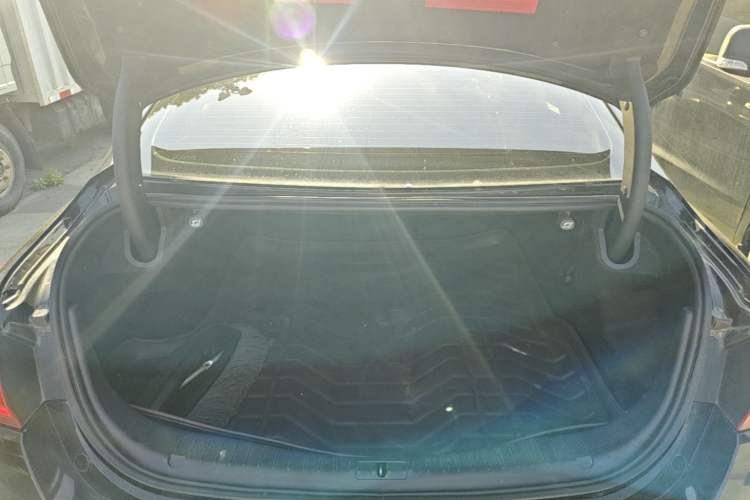 Used Hongqi H5 2019 30TD Dynamic Edition Trunk