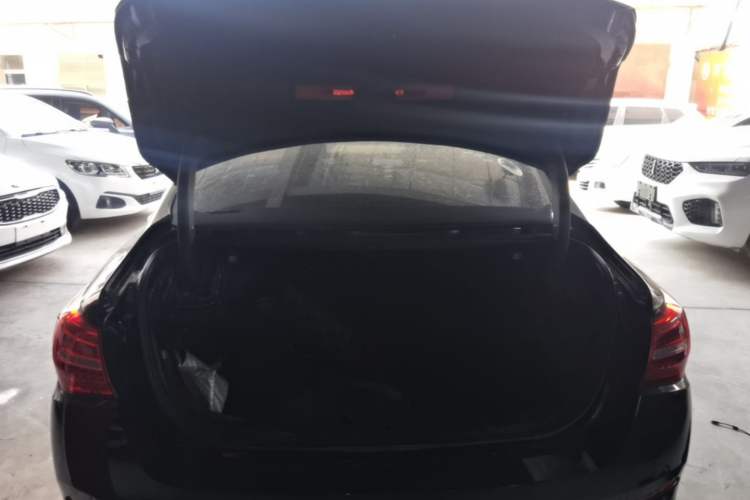 Used Hongqi H5 2019 30TD Dynamic Edition Trunk