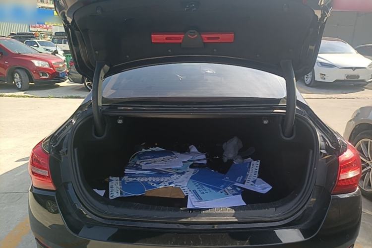 Used Hongqi H5 2019 30TD Dynamic Edition Trunk