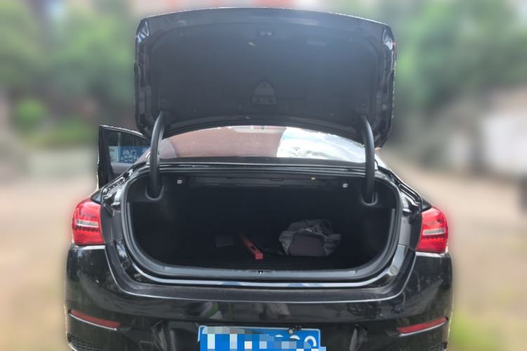 Used Hongqi H5 2019 30TD Dynamic Edition Trunk