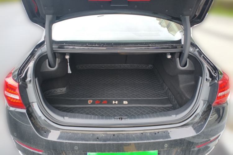 Used Hongqi H5 2019 30TD Dynamic Edition Trunk