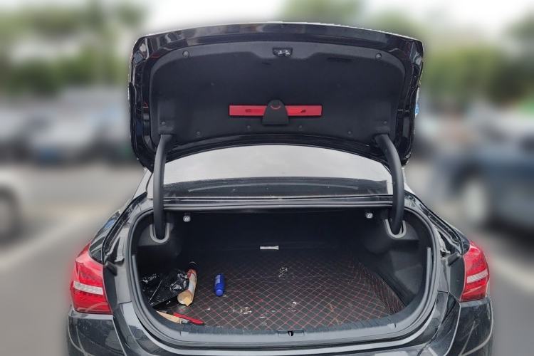 Used Hongqi H5 2019 30TD Smart Connect Dynamic Edition Trunk