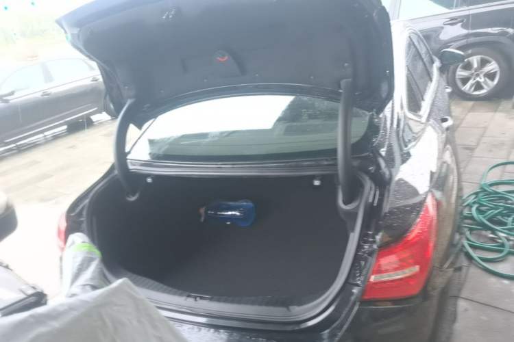 Used Hongqi H5 2019 30TD Dynamic Edition Trunk
