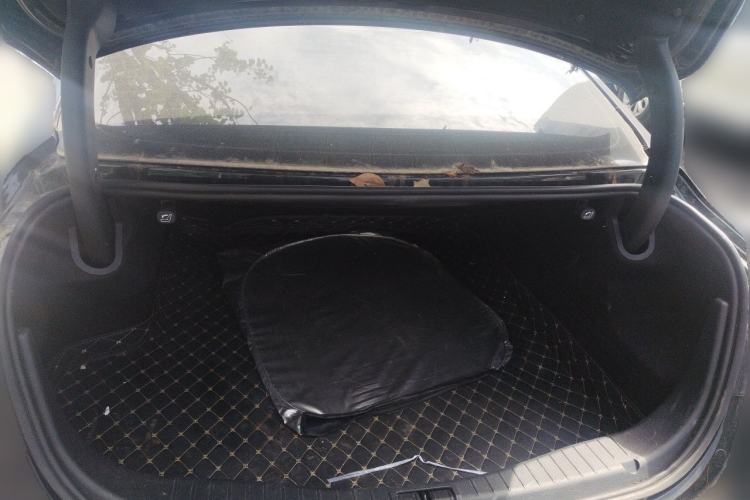 Used Hongqi H5 2019 30TD Dynamic Edition Trunk