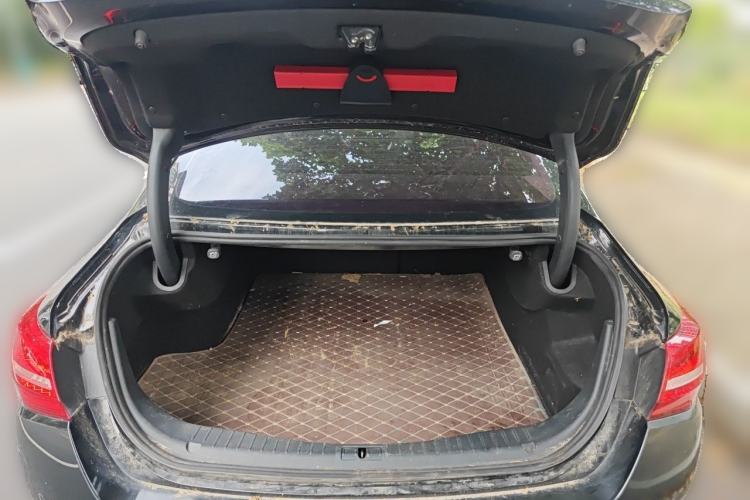 Used Hongqi H5 2019 30TD Dynamic Edition Trunk