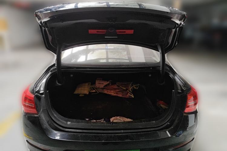 Used Hongqi H5 2019 30TD Smart Connect Dynamic Edition Trunk