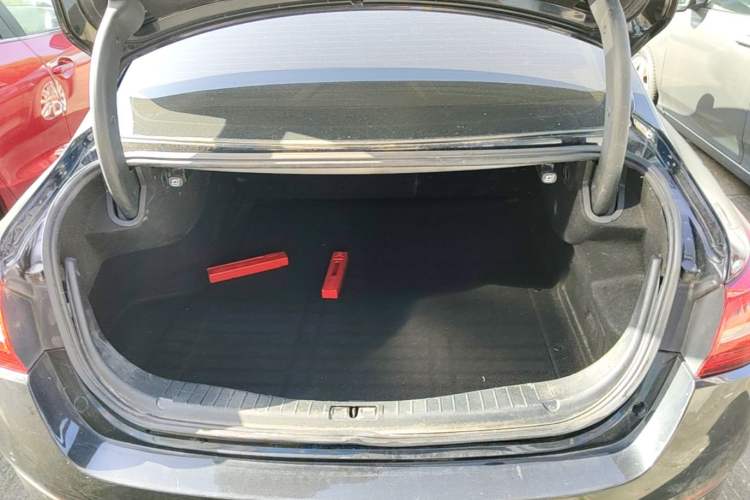 Used Hongqi H5 2019 30TD Dynamic Edition Trunk