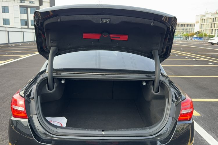 Used Hongqi H5 2019 30TD Smart Connect Dynamic Edition Trunk