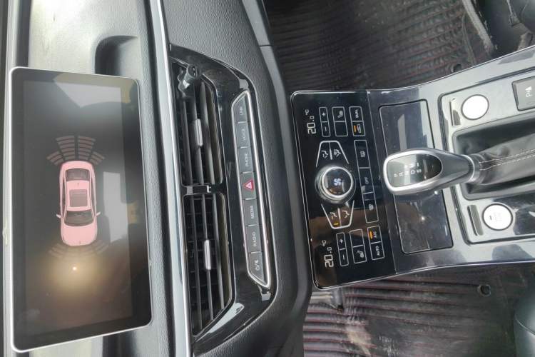 Used Hongqi H5 2019 30TD Smart Connect Dynamic Edition Audio And AC Panel
