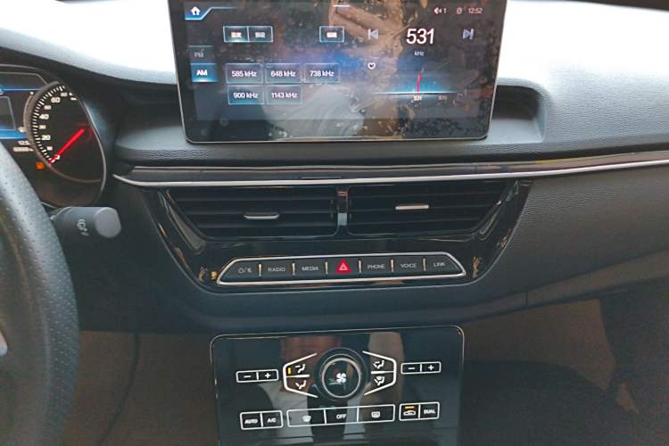 Used Hongqi H5 2019 30TD Dynamic Edition Audio And AC Panel
