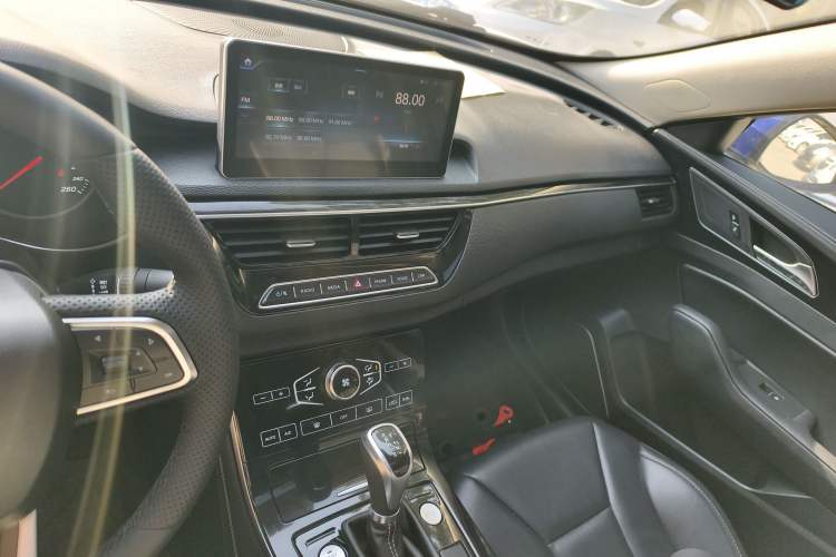 Used Hongqi H5 2019 30TD Dynamic Edition Audio And AC Panel