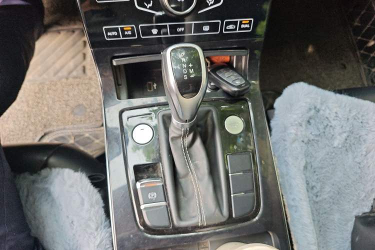 Used Hongqi H5 2019 30TD Dynamic Edition Gear Lever