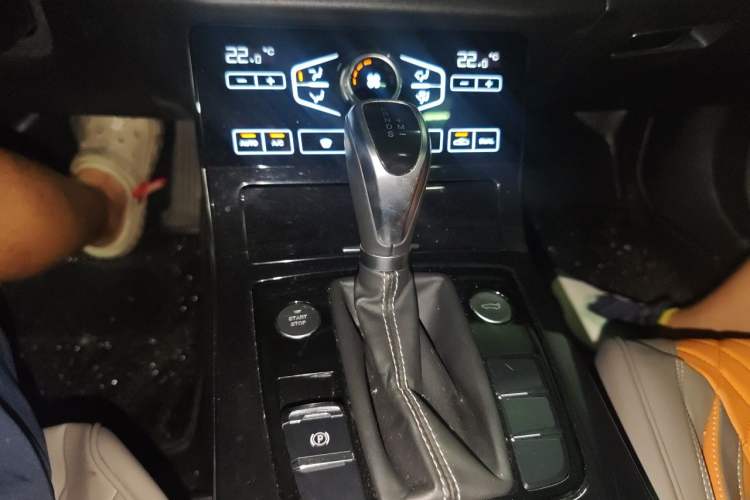 Used Hongqi H5 2019 30TD Dynamic Edition Gear Lever