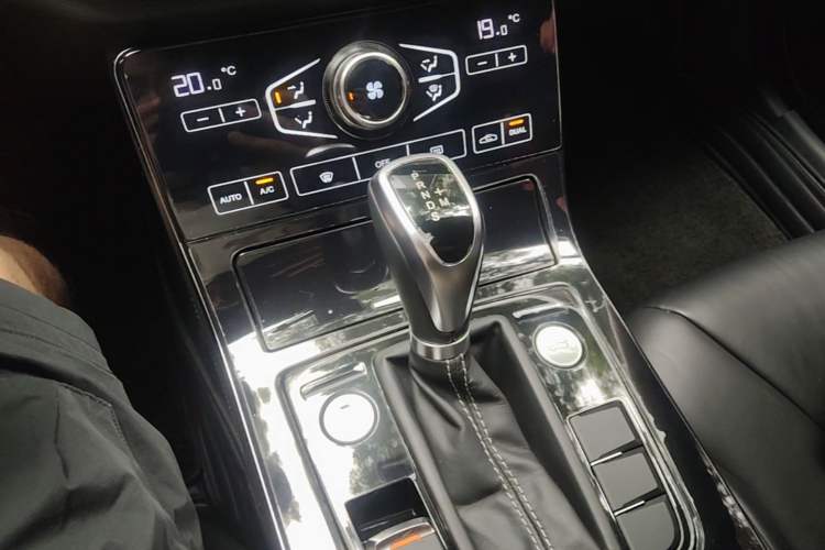 Used Hongqi H5 2019 30TD Dynamic Edition Gear Lever