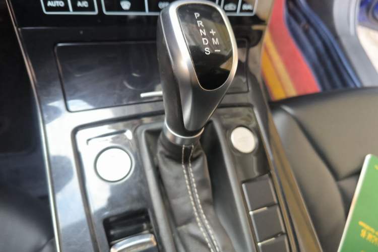 Used Hongqi H5 2019 30TD Smart Connect Dynamic Edition Gear Lever