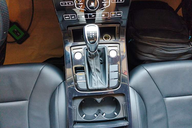 Used Hongqi H5 2019 30TD Dynamic Edition Gear Lever