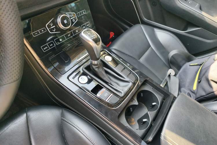 Used Hongqi H5 2019 30TD Dynamic Edition Gear Lever