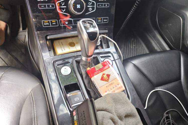 Used Hongqi H5 2019 30TD Dynamic Edition Gear Lever