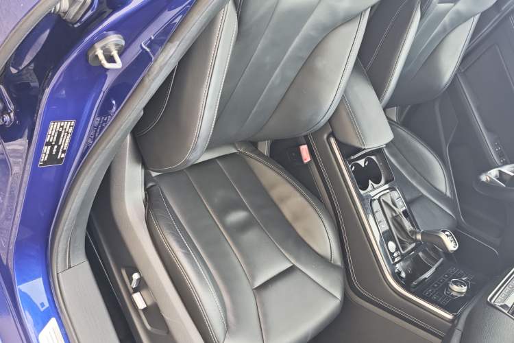 Used Hongqi H5 2019 30TD Smart Connect Dynamic Edition Interior 4