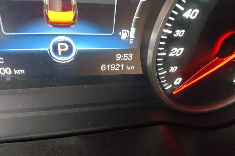 Used Hongqi H5 2019 30TD Dynamic Edition Odometer Close Up