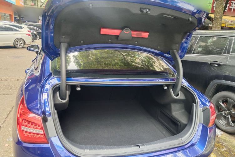 Used Hongqi H5 2019 30TD Dynamic Edition Trunk