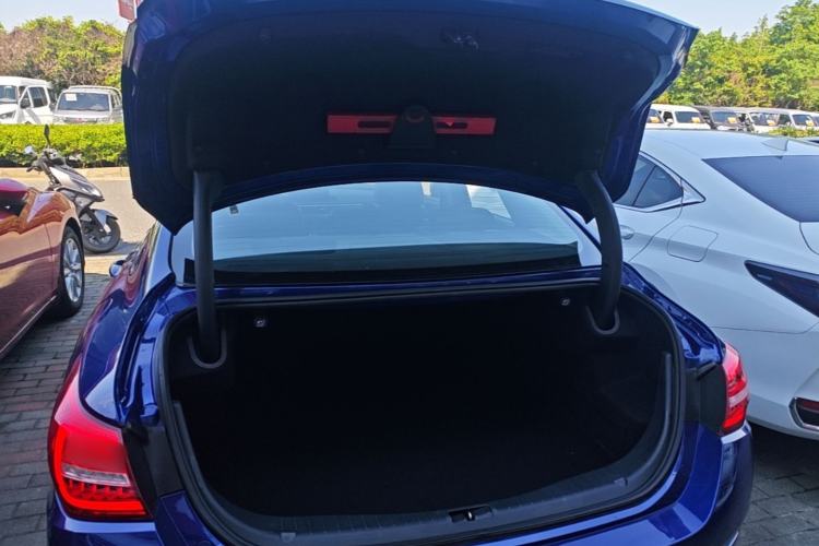 Used Hongqi H5 2019 30TD Smart Connect Dynamic Edition Trunk