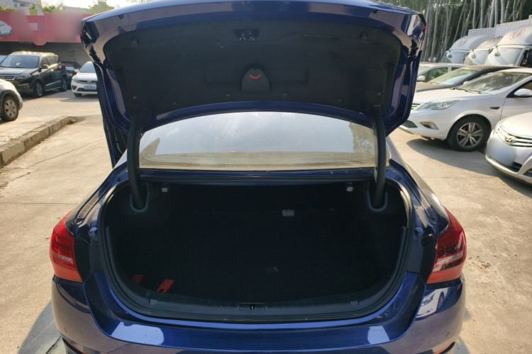 Used Hongqi H5 2019 30TD Dynamic Edition Trunk